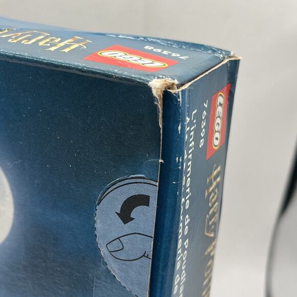 LEGO Harry Potter: Hogwarts Hospital Wing (76398) 510 Pcs Retired Damaged Box - Picture 4 of 8